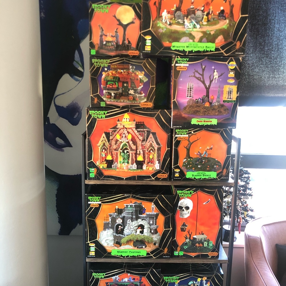 LEMAX SPOOKY TOWN - LOT- BRAND NEW IN BOXES ,
